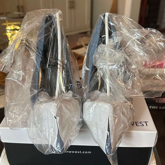 NINE WEST Bowy Dress Pump in Medium Blue Denim, Size 9.5 BNIB 🔥 - Picture 6 of 8